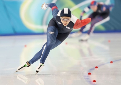 "대한민국!" 설연휴 밀라노 빙판과 모래판에 휘날리는 태극마크