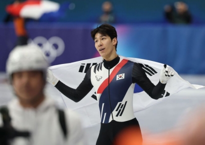이 대통령 "은메달 황대헌, 빙판의 승부사…대단하고 자랑스러워"