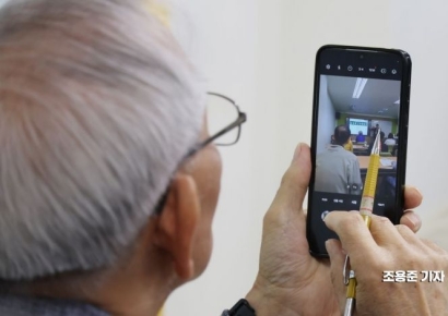 명절 최고 효도는 부모님 '스마트폰 특훈'?…"잘 쓸수록 삶의 만족도 올라"