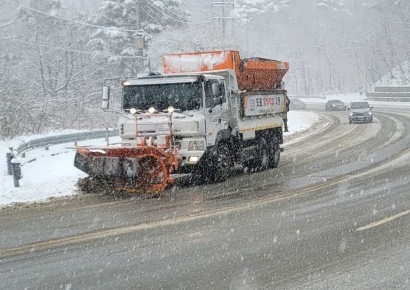 "저녁 먹고 출발하세요"…귀성 정체 오후 6시 해소, 내일 귀경은 오전 10시 피크