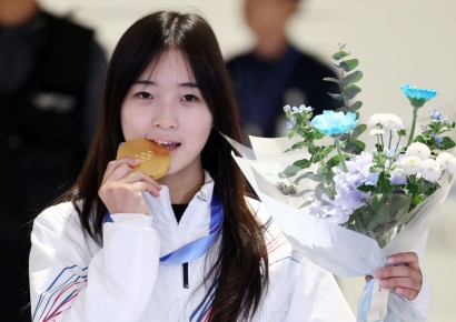 최가온 금메달 축하 현수막 걸린 반포 그 단지…국평 시세 47억원?