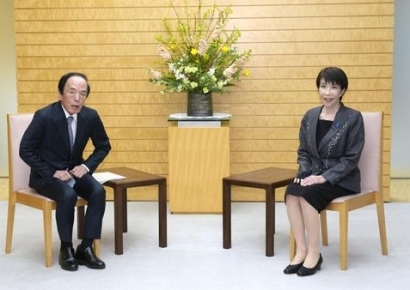 '총선 압승' 다카이치 만난 일본은행 총재 "특별한 요구 없어"