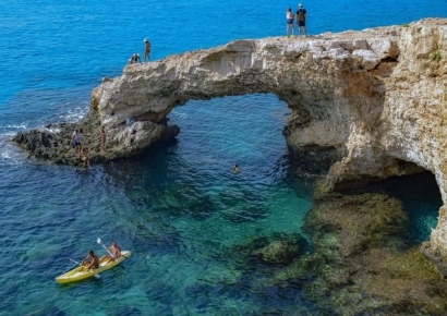 '청혼 명소' 연인의 아치, 해안 폭풍에 붕괴