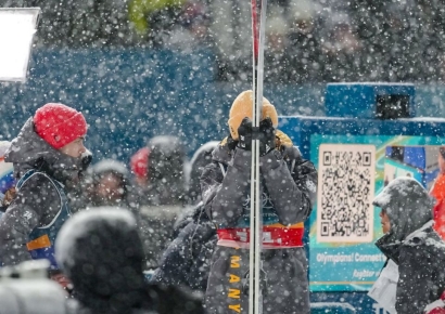 남자 스키점프 경기, 폭설로 강제 종료 '해프닝'