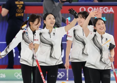女컬링, 스웨덴 8-3 제압…준결승 진출 청신호