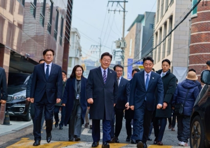 [단독]"우리 손에 나라 운명 달려" 오전 6시 출근, 회의 지옥…靑 업무량 역대 최고