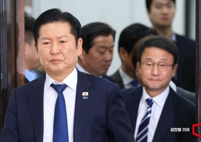 [포토] 표정 굳은 정청래 민주당 대표