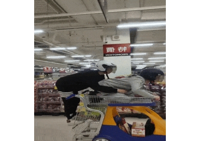 심하다 심해…유아용 카트 타고 마트서 '씽씽' 대만서 中유행 챌린지 일파만파