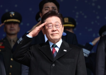 李대통령 "자주국방 불가는 낡은 인식…전작권 회복, 한미연합 주도"