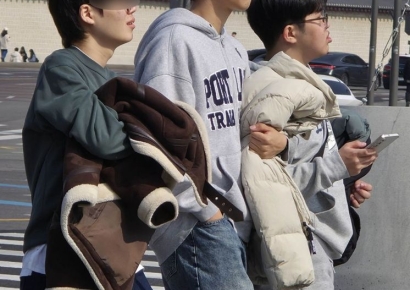 [포토] 거추장스러운 겉옷 