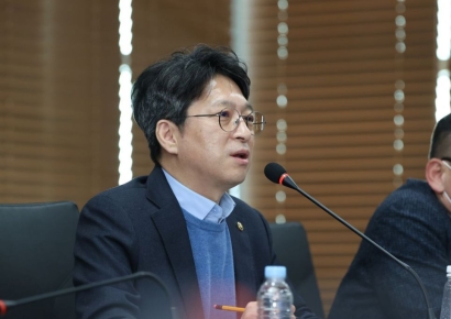 국토차관, 가덕도신공항 부지 찾아 "차질없이 추진해 2035년 개항"