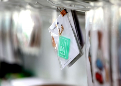 "유쾌해" 도로서 마주치면 '깔깔' 인증샷 찍던 그것…아재개그에 MZ지갑 열리네