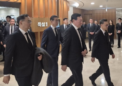 [상속자들]한일롯데 '올인' 후계자…신유열 성적표는?