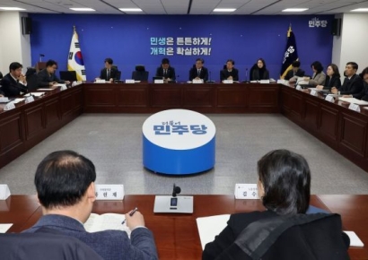 당정 "퇴직연금 사외적립 단계적 의무화…연내 개정안 통과"(종합)