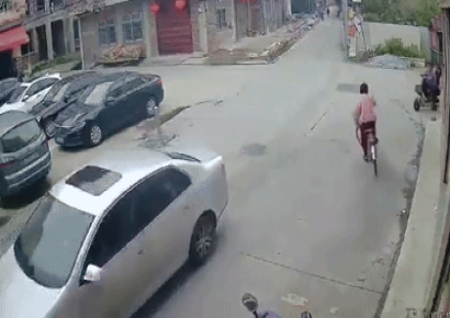 "넘어져서 도와줬더니 보따리 내놓으라는 격" 황당 손해배상 청구 시끌