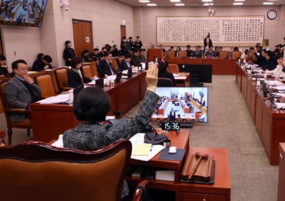 취득한 자사주 1년내 의무 소각…3차 상법 개정안 법사위 통과(상보)