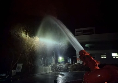 밀양 산불, 야간 진화 총력 대응…대용량포방사시스템 투입