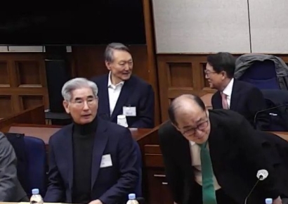 尹 전 대통령 항소심 시작…특검 "형량 가볍다" vs 尹 "과도한 선고"  