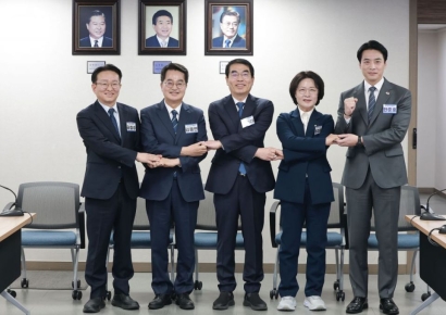 민주, 광역단체장 후보 검증 2일차…경기지사 도전자 5인 면접