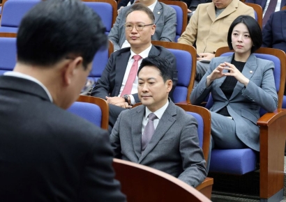 장동혁 미국行에 뿔난 배현진 "정청래는 전국 휩쓰는데…"