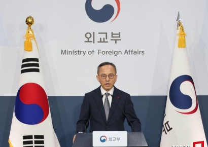 [포토] 정례브리핑 하는 박일 외교부 대변인