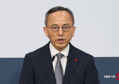 [포토] 정례브리핑 하는 박일 외교부 대변인