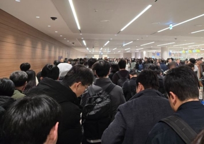"1등 공항인데 3시간 전 도착이 당연?"…역대급 인파 몰려와도 또 '출국 대란'[인천공항, 세계1위의 민낯]①