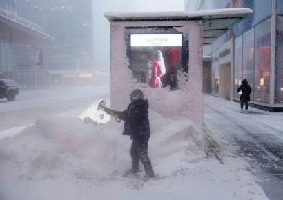 "18세 이상이면 OK"…'시급 6만원' 파격 인상한 이유 보니