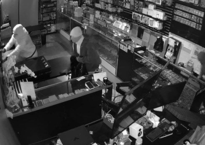 귀금속 눈길도 안준 도둑들 '이것' 싹쓸이한 이유 있었네…한 장 200억에 팔리기도