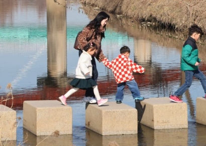 [내일날씨] 낮 기온 15도 안팎 '초봄 날씨'…곳곳 비·강원 산지 눈