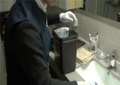 "세금 낼 돈 없다"더니…딸 출근가방엔 1억, 세면대 밑 김치통엔 2억