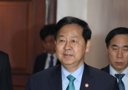 구윤철 부총리 "AI 공공조달 전용 트랙 신설…AX 대전환 밀착 지원"