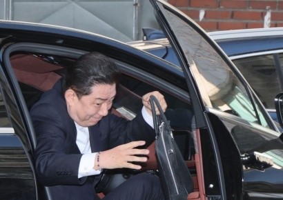 [포토] '13개 의혹' 김병기, 경찰 출석