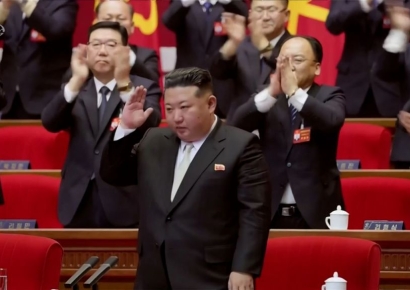 백악관 "트럼프, 김정은과 전제조건 없는 대화 여전히 열려 있어"