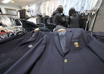 지원금 30만원인데 다 합치면 60만원 훌쩍…정부 "정장형 아닌 편한 교복 전환"