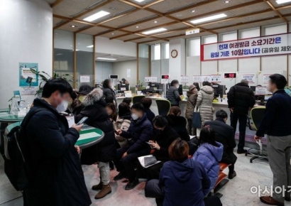 "여권 재발급 이번 달 안에 꼭 해야"…20년 만에 오르는 수수료, 얼마인가 봤더니