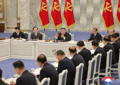 韓 때리고 美에 손짓한 北김정은…'핵보유국 지위' 노골적 요구