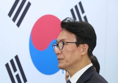 [포토] 국민의례 하는 김민석 총리