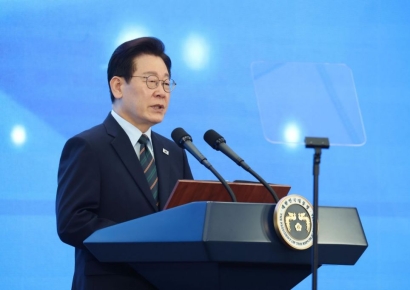 李, 현대차 새만금 투자에 "더 과감한 지원 화답…규제 파격적으로 낮출 것"