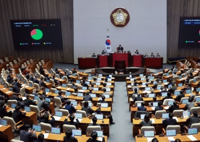 대법관 증원법, 국회 본회의 통과…與, 사법개혁 3법 마무리(상보)