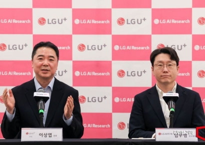 [포토] 취재진 질문에 답하는 이상엽 LG유플러스 CTO