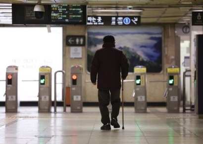 '어르신 무임승차' 기준…"나이보다 소득 기준이 효과적"