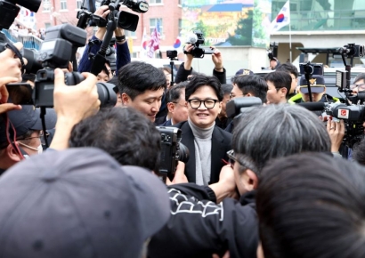 국힘 당협위원장, '韓 대구 동행' 친한계 인사 8명 윤리위 제소