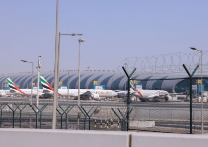 수억 원 들여 전세기 타고 탈출하는 부자들…중동 관광객 100만명은 '발 동동'