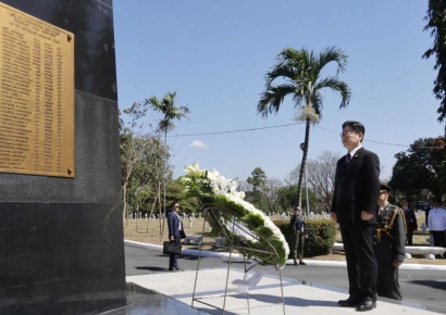 한국戰 필리핀 참전용사에 李대통령 "헌신에 감사"…참전 기념비에 헌화