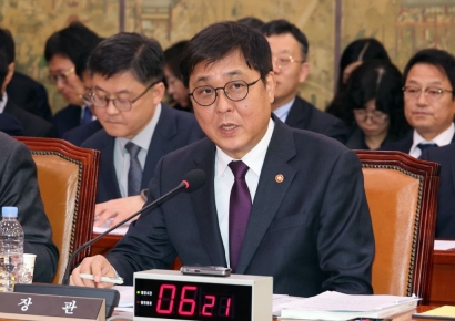 최휘영 장관 “올림픽·월드컵 보편적 시청권 확보, 제도 보완 논의 중”