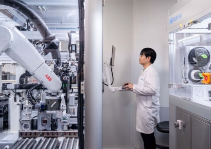 한국콜마, 국내 최초 화장품 보존력 시험에 로봇 도입…처리 속도 2.5배↑