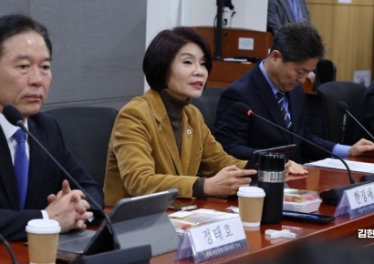 [포토] 한정애 "중동 수출액 대폭감소 우려…100조대 시장 안정조치 준비"