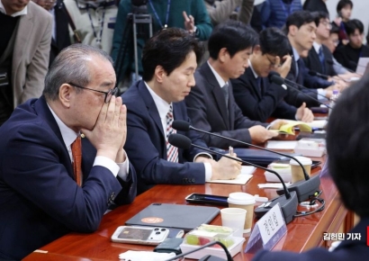 [포토] 심각한 표정의 재계