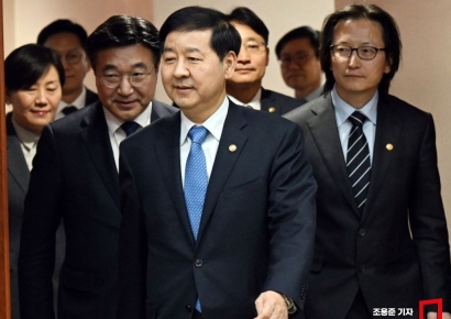 [포토] 민생물과 특별관리 회의 참석하는 구윤철 부총리